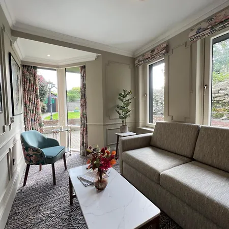 Waterloo Town House & Hotel 4*