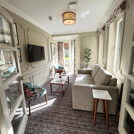 Waterloo Town House & Hotel 4*