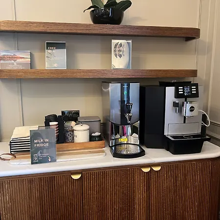 Waterloo Town House & Hotel