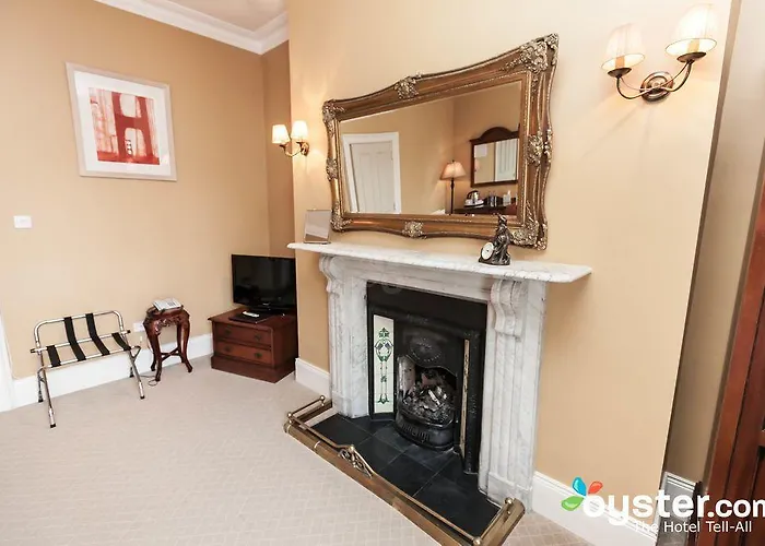 Waterloo Town House & 4*