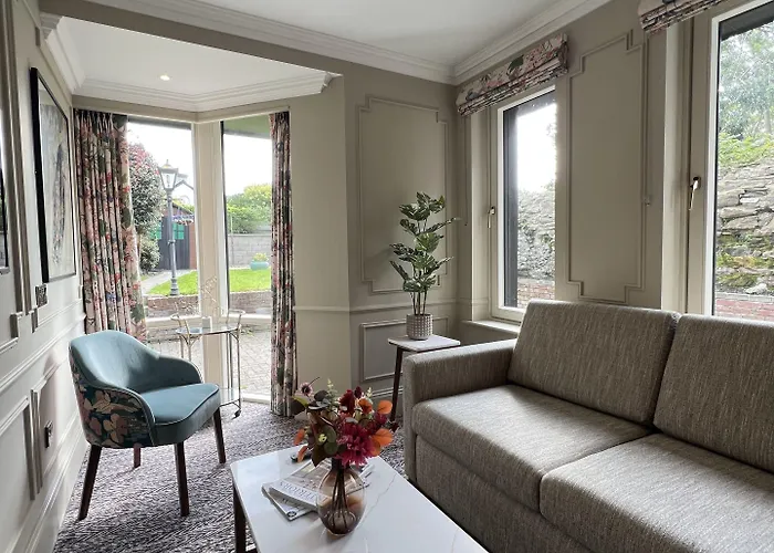 Waterloo Town House & 4*