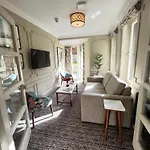 Waterloo Town House & Otel 4*