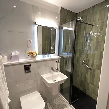 Waterloo Town House & فندق