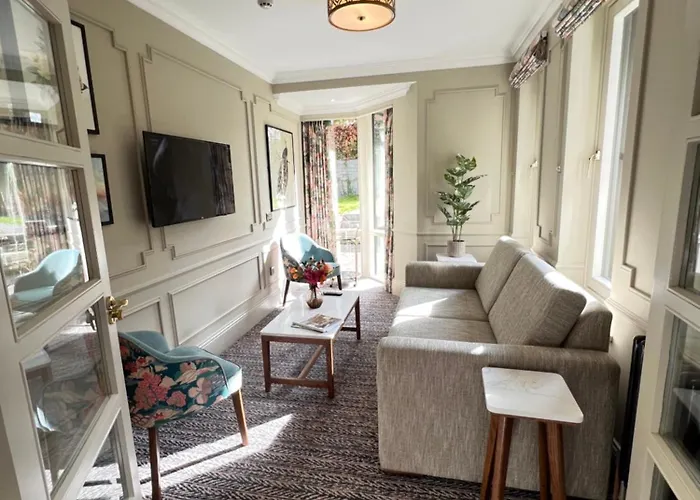 Waterloo Town House & Hotel 4*